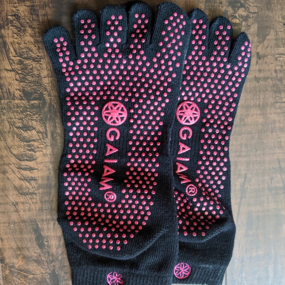 Gaiam Grippy Yoga Toe Socks
